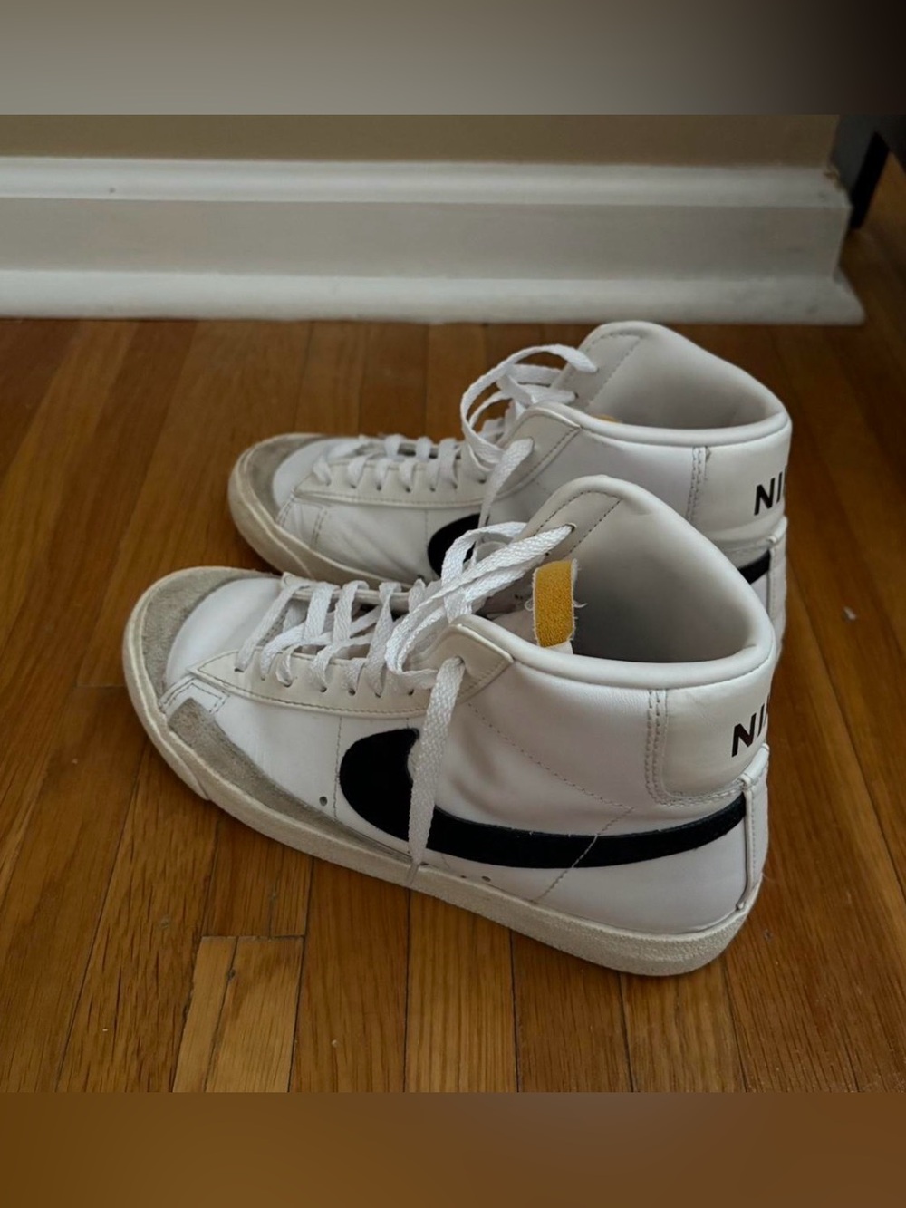 Women’s Nike Blazers Mid ‘77 Trainers White and Black